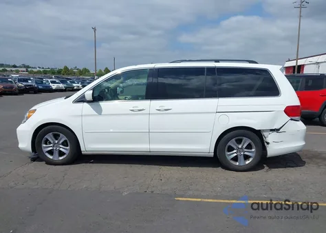 2008 Honda Odyssey Touring z USA, uszkodzony, nr VIN 5FNRL38908B064376